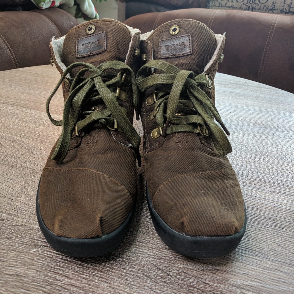 TOMS High Top Casual Med Size 9.5 Brown Canvas Sho